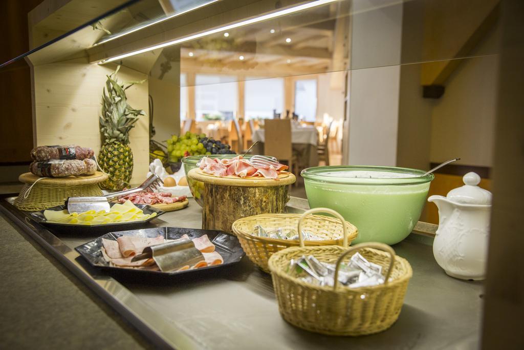 Hotel Touring Предаццо Екстер'єр фото