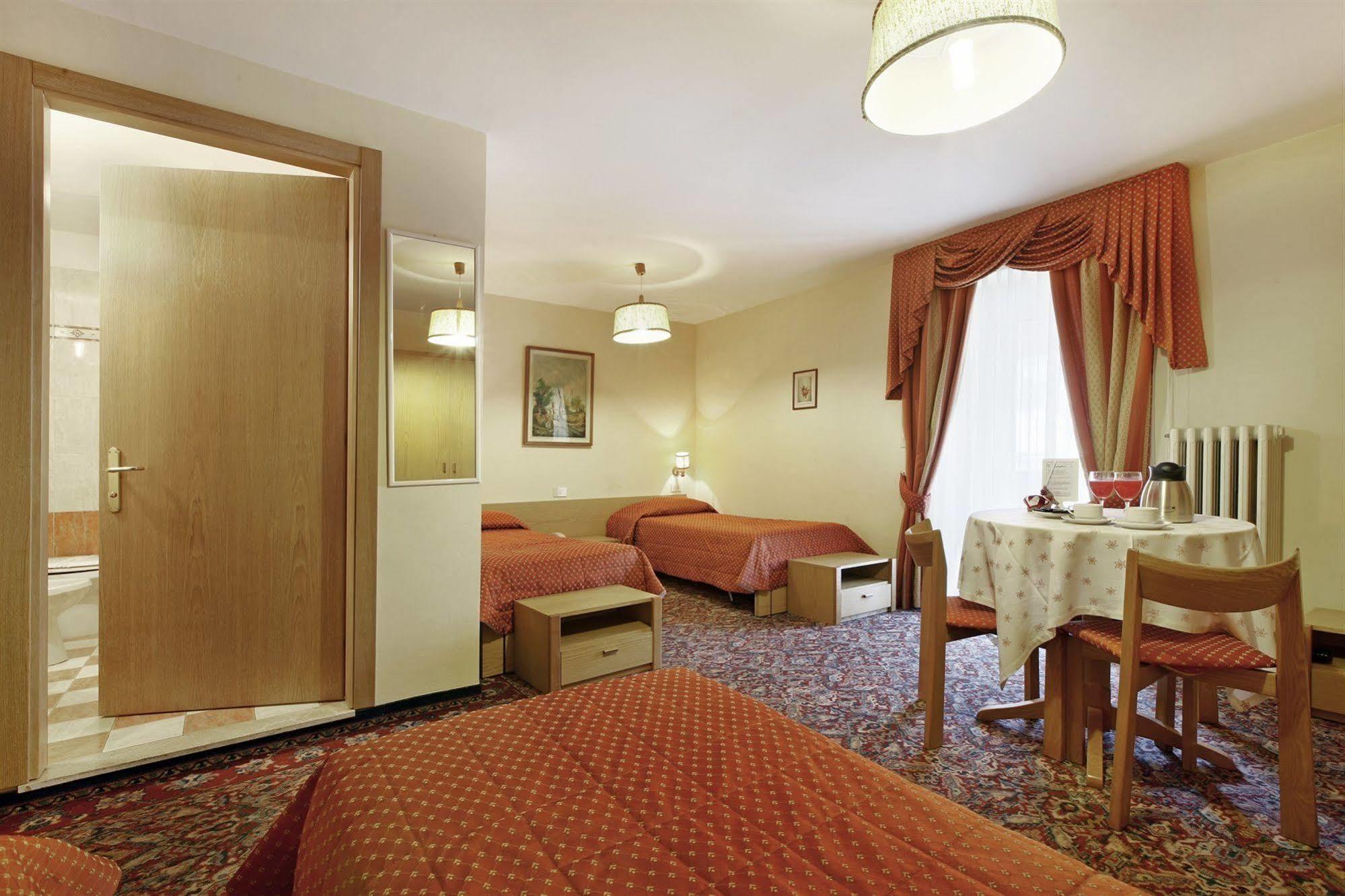 Hotel Touring Предаццо Екстер'єр фото