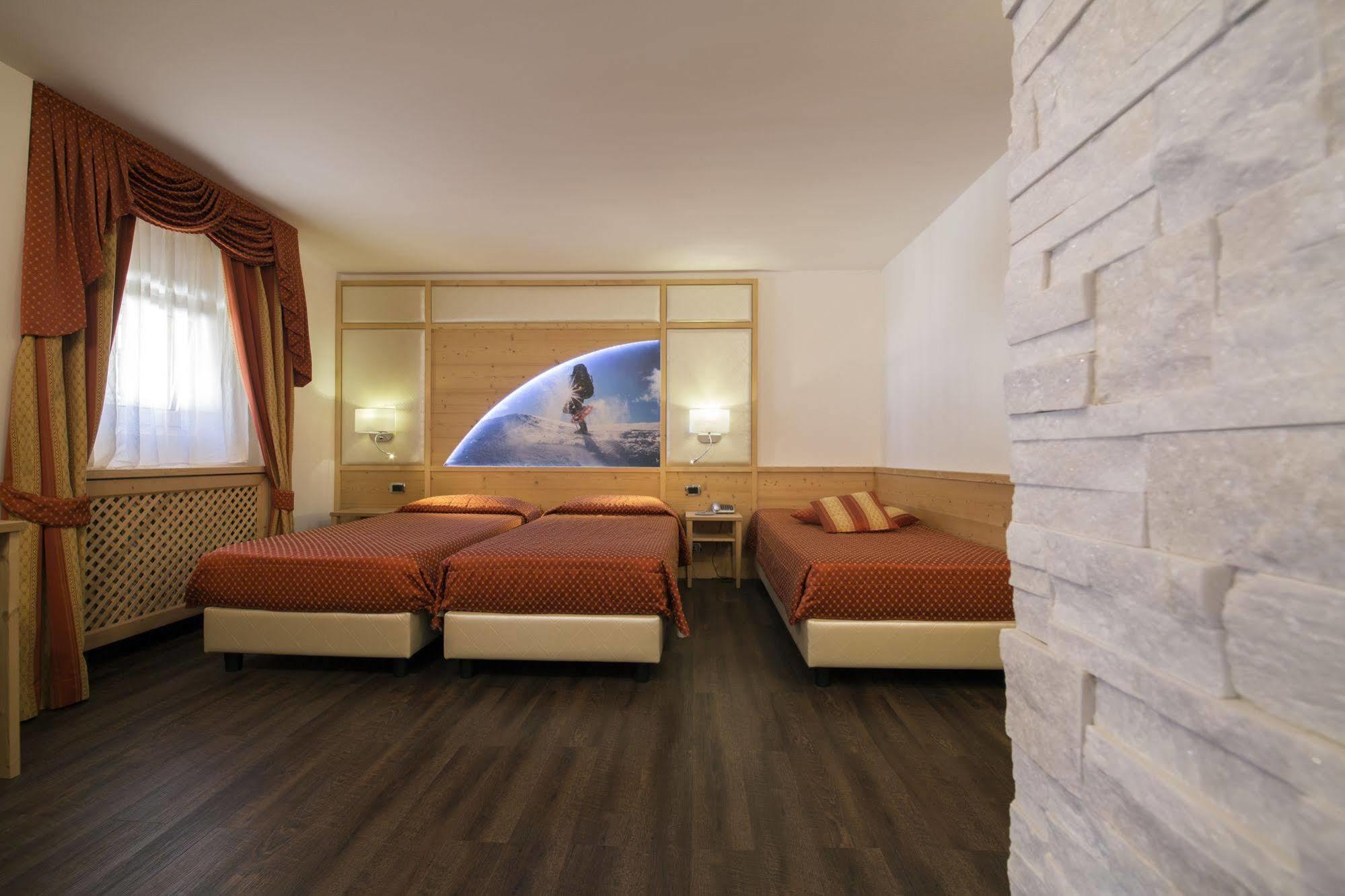 Hotel Touring Предаццо Екстер'єр фото