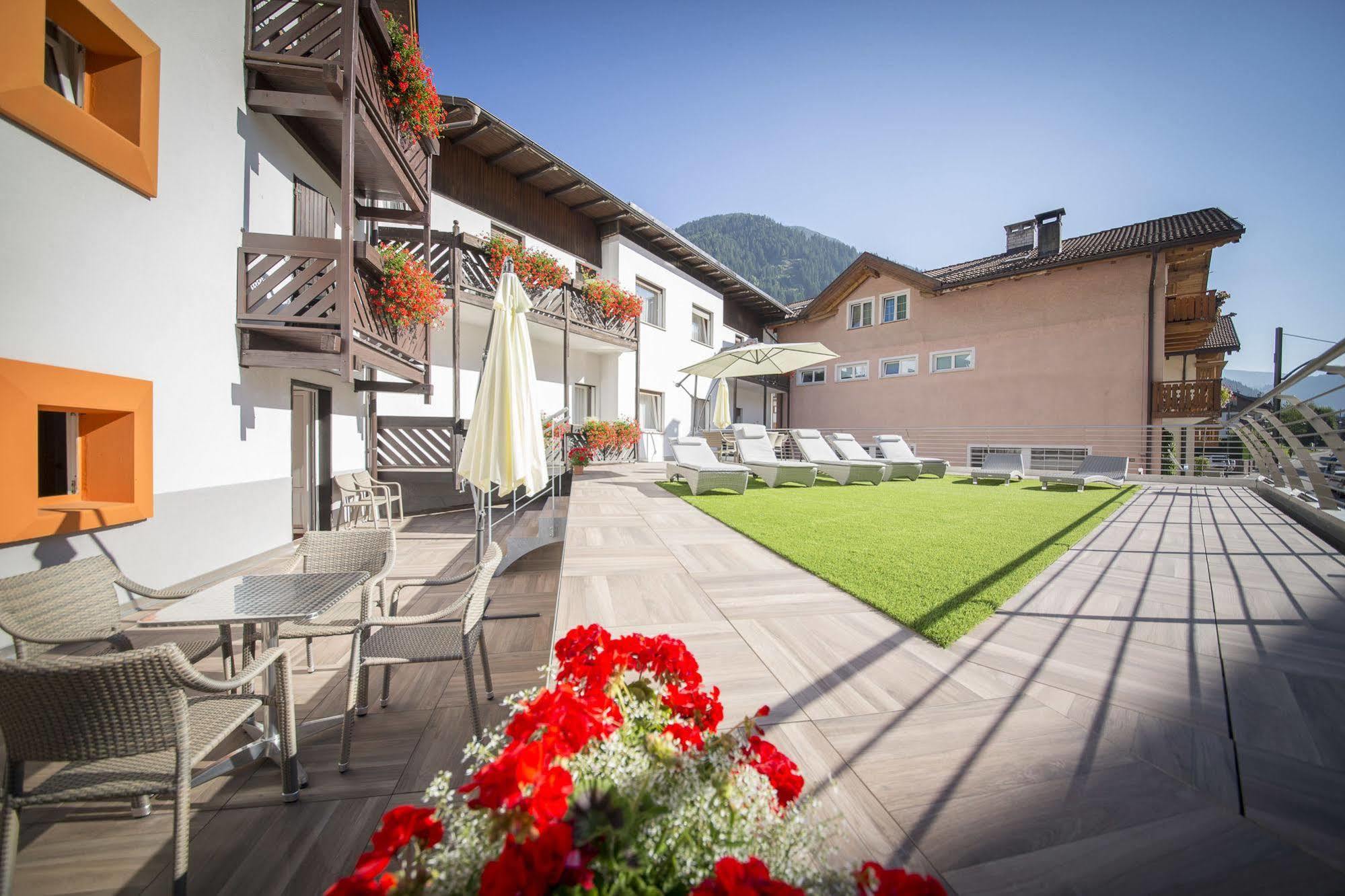 Hotel Touring Предаццо Екстер'єр фото